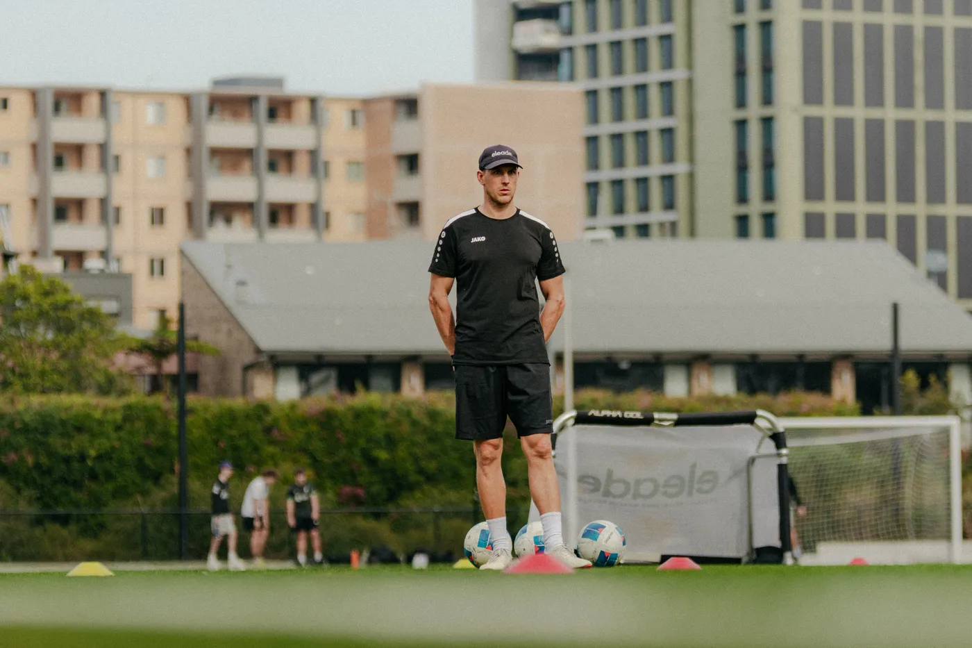 Jan Schmidt coaching a young player at an Eleade Fussball session